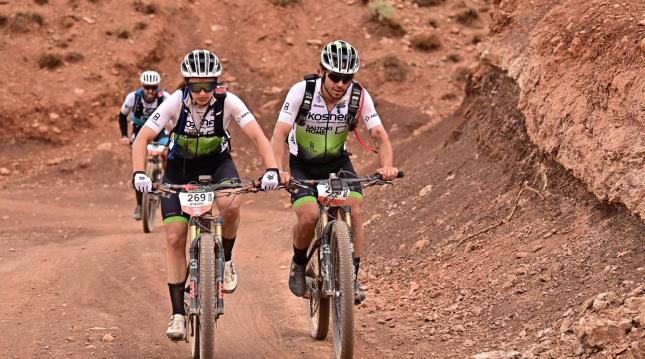 Titan Desert: Ainara Elbusto y Iosu Torres ganan de nuevo en dúo mixto